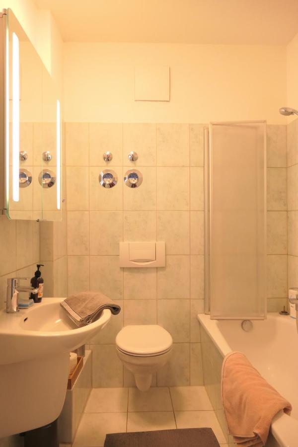 Villenappartement Mit Blick Ins Gruene Am Rande Der Wunderschoenen Altstadt Wismar Ngoại thất bức ảnh